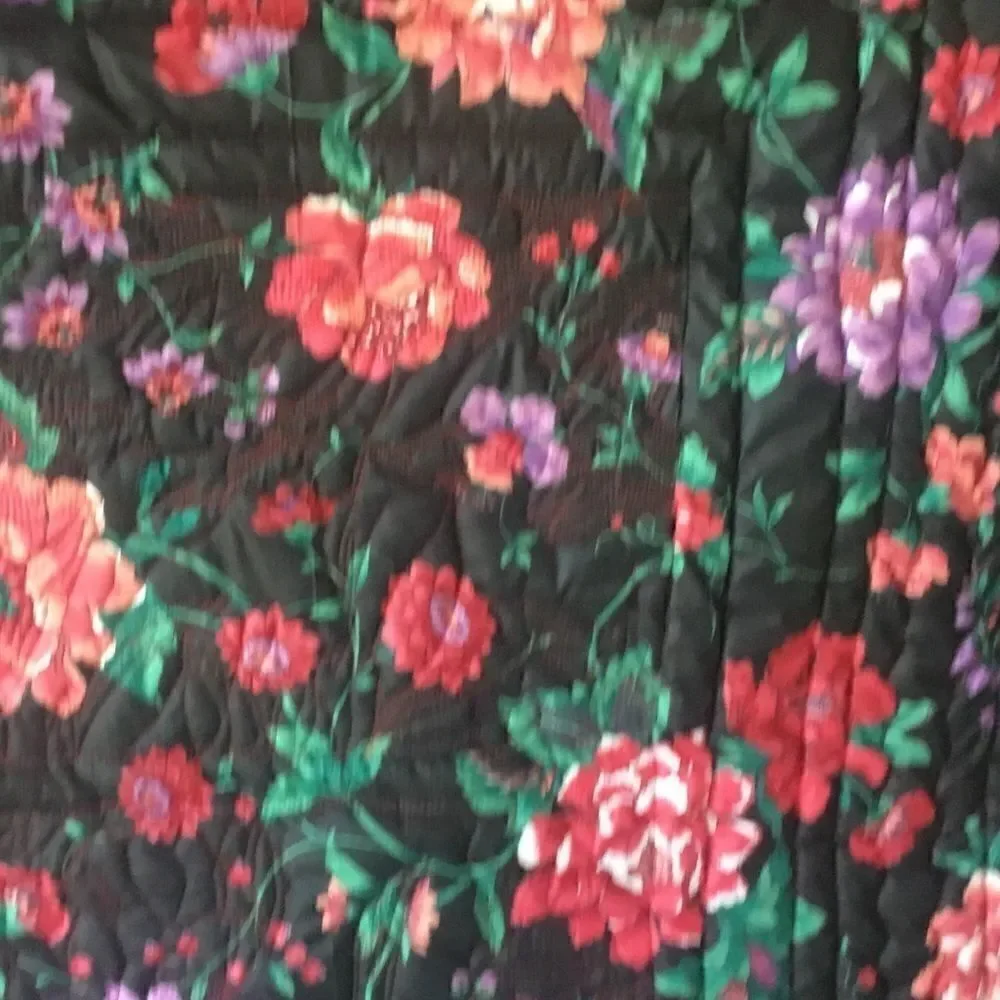 NWT Hand Crafted Tulip Time Quilt